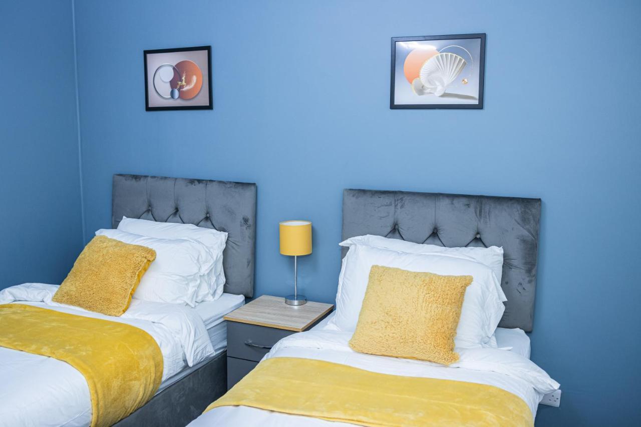 Lush Lodge -Home Away In Telford, For Contractors, Families, Group Of Friends, Long Term Stays מראה חיצוני תמונה
