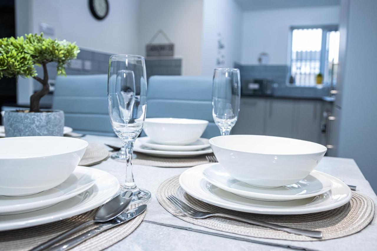 Lush Lodge -Home Away In Telford, For Contractors, Families, Group Of Friends, Long Term Stays מראה חיצוני תמונה
