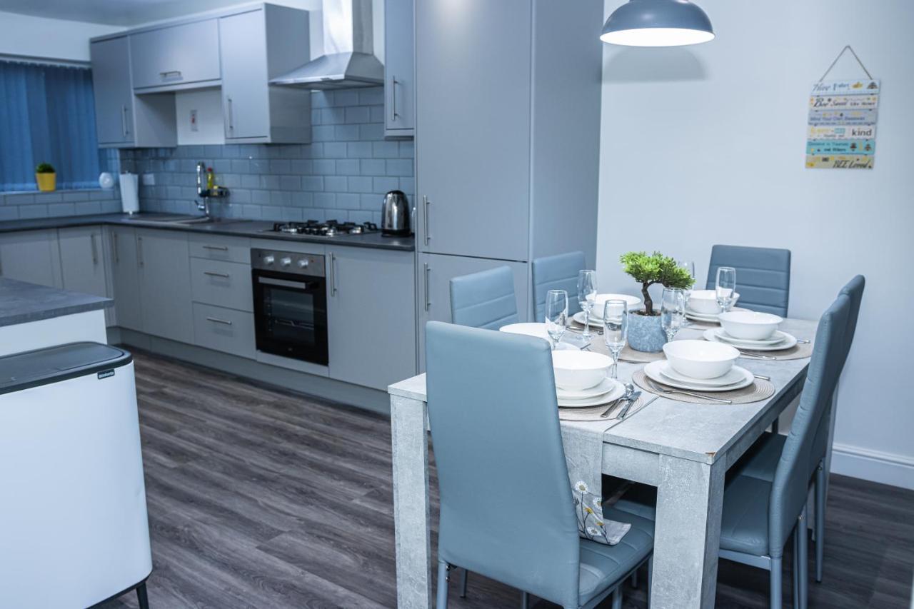 Lush Lodge -Home Away In Telford, For Contractors, Families, Group Of Friends, Long Term Stays מראה חיצוני תמונה